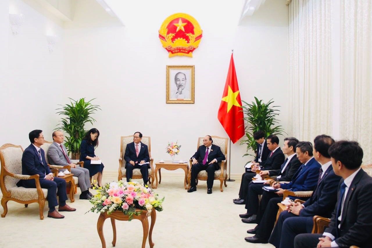 Thủ tướng Nguyễn Xuân Phúc tiếp đoàn Đại sứ và doanh nghiệp Hàn Quốc